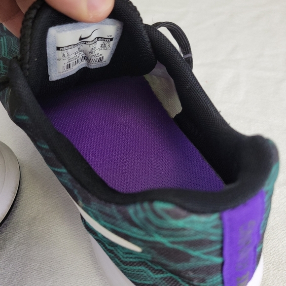 Nike Womens Green and White Activewear Running Shoes Size 8.5 - Picture 11 of 14